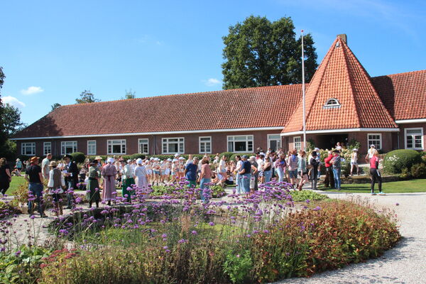 413d4db4-1cdb-4105-94de-02b7e8