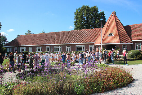 413d4db4-1cdb-4105-94de-02b7e8