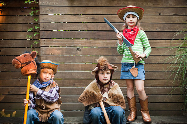 children-dressed-up-as-cowgirl